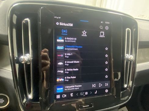 Used 2025 Volvo XC40 B5 Core image 21