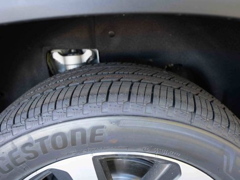 New 2025 Honda Pilot Touring image 31