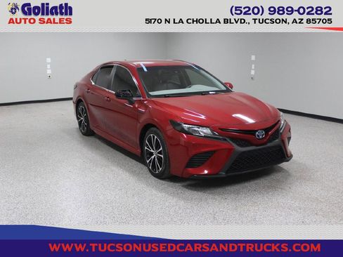 Used 2020 Toyota Camry SE image 1