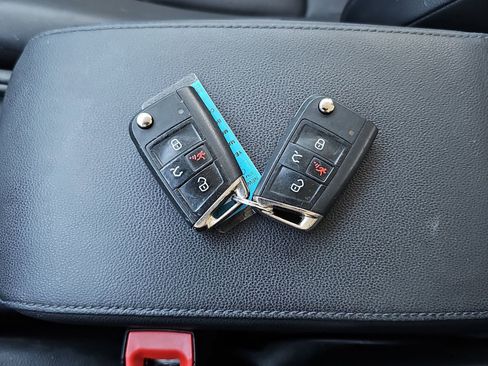 Used 2016 Volkswagen e-Golf SEL Premium image 13