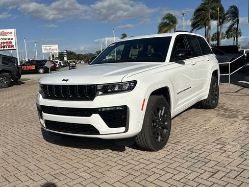 New 2026 Jeep Grand Cherokee Limited Reserve image 2