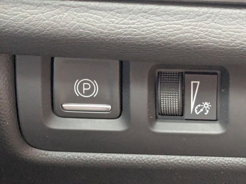 Used 2024 Cadillac XT4 Premium Luxury image 35