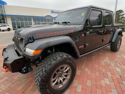 Used 2024 Jeep Gladiator Mojave w/ Technology Group image 5