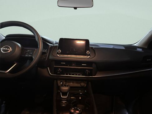 Used 2024 Nissan Rogue SV image 32