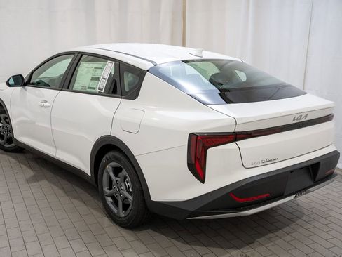 New 2025 Kia K4 LXS image 4