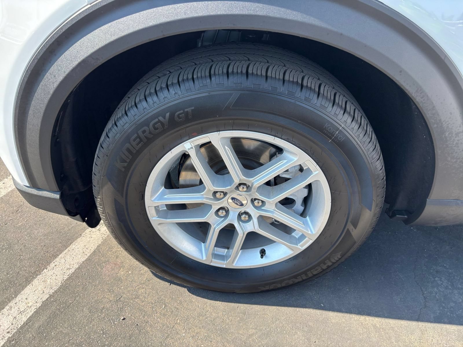 Used 2026 Ford Explorer Active AWD/4WD image 31