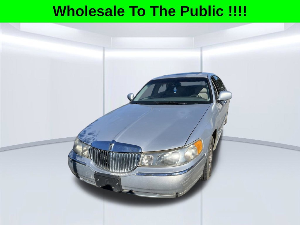 Used 1999 Lincoln Town Car Cartier RWD image 1