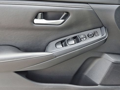 Used 2023 Nissan Sentra SV image 13