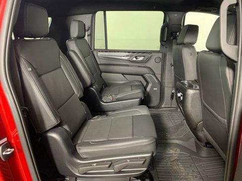 Used 2023 GMC Yukon XL Denali AWD/4WD image 23