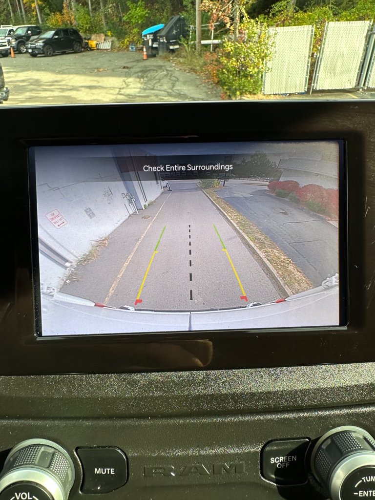 Used 2025 RAM ProMaster 2500 w/ Convenience Group FWD image 18