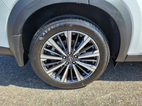 New 2026 Nissan Pathfinder Platinum FWD image 5