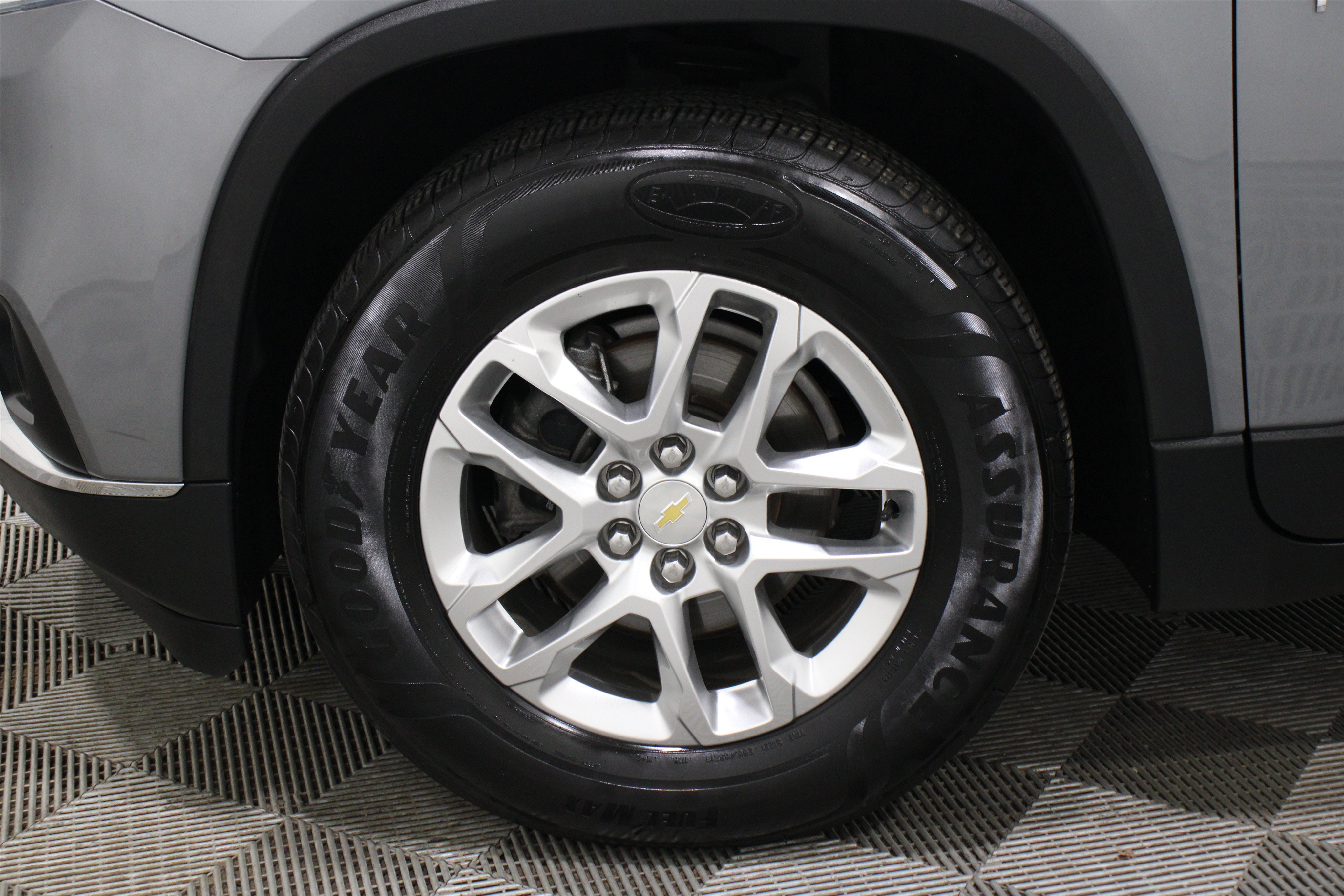 Used 2021 Chevrolet Traverse LT FWD image 41