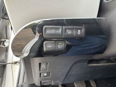 Used 2018 Toyota Prius Prime Advanced FWD image 22
