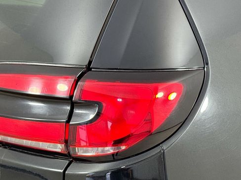 Used 2024 Chrysler Pacifica Touring-L FWD image 34