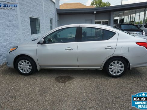 Used 2016 Nissan Versa SV w/ Fog Lights Package FWD image 13