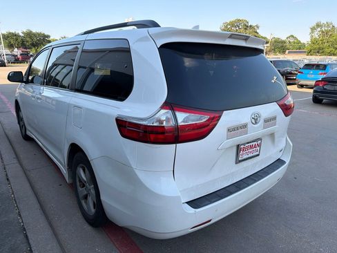 Used 2019 Toyota Sienna LE FWD image 7