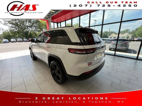 Used 2024 Jeep Grand Cherokee Altitude AWD/4WD image 3