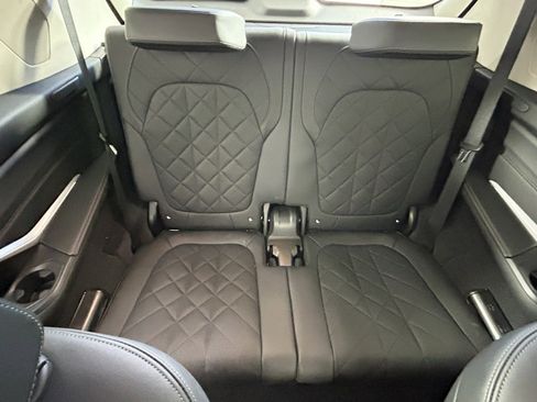 Used 2024 BMW X7 xDrive40i w/ Premium Package image 19