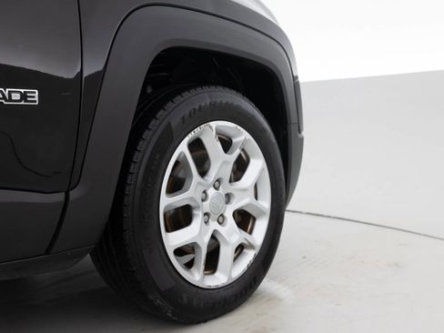 Used 2016 Jeep Renegade Latitude FWD image 18