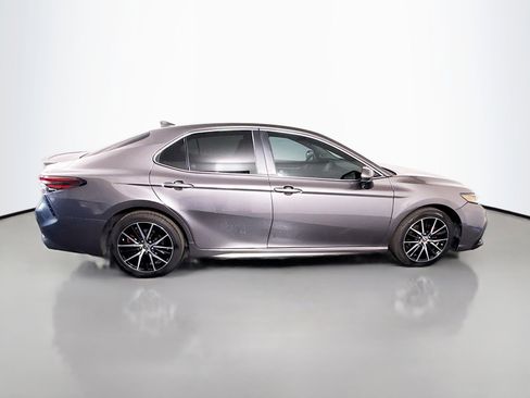 Used 2021 Toyota Camry SE image 11