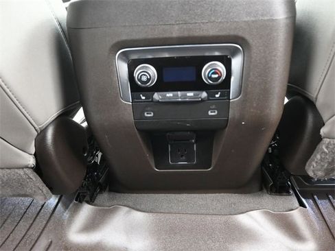 Used 2022 Chevrolet Suburban LT w/ Luxury Package image 24