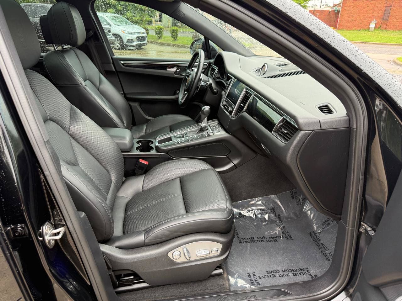 Used 2018 Porsche Macan AWD/4WD image 34