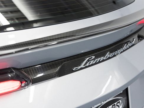 Used 2021 Lamborghini Urus image 19