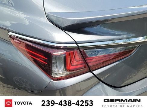 Used 2020 Lexus ES 300h w/ Premium Package FWD image 17