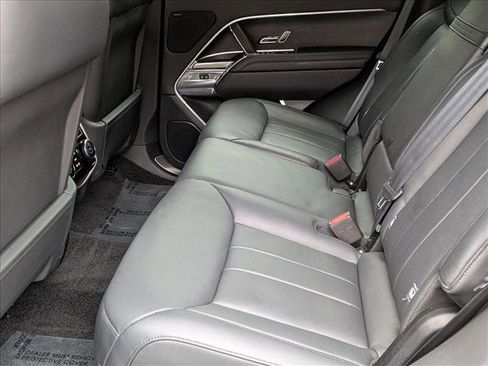 Used 2023 Land Rover Range Rover SE image 20