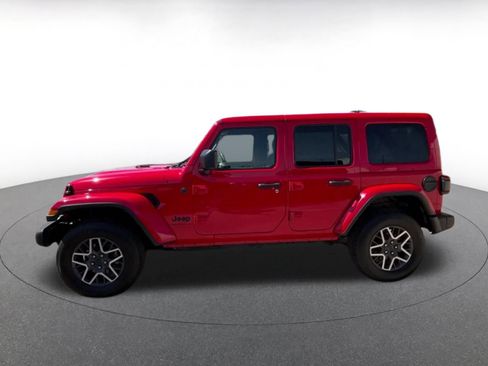 Used 2025 Jeep Wrangler Unlimited Sahara AWD/4WD image 7