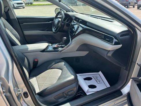 Used 2019 Toyota Camry XLE w/ Driver Assist Package FWD image 9