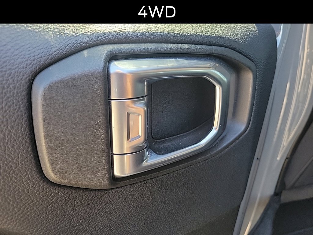 Used 2019 Jeep Wrangler Unlimited Sahara AWD/4WD image 14