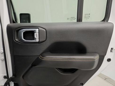 Used 2025 Jeep Wrangler Unlimited Sahara AWD/4WD image 39