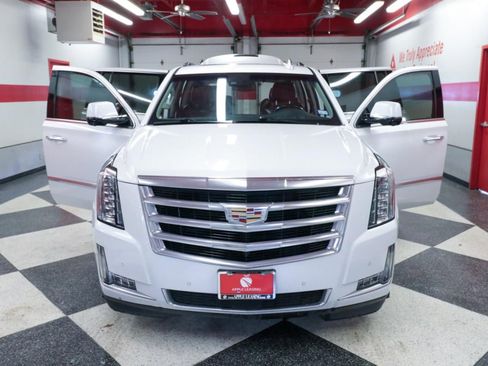 Used 2019 Cadillac Escalade ESV Premium Luxury AWD/4WD image 28