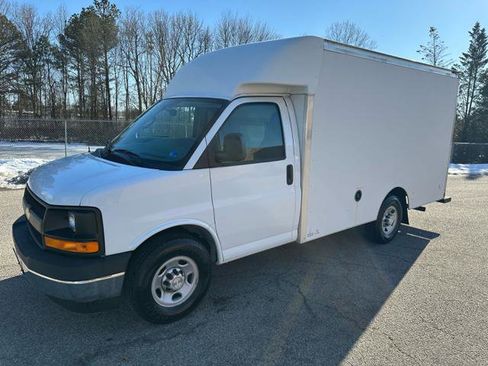 Used 2017 Chevrolet Express 3500 image 1