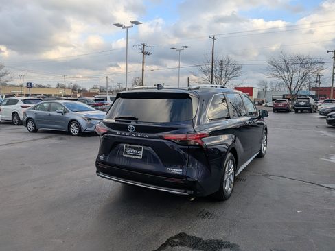 Certified 2023 Toyota Sienna Platinum image 9