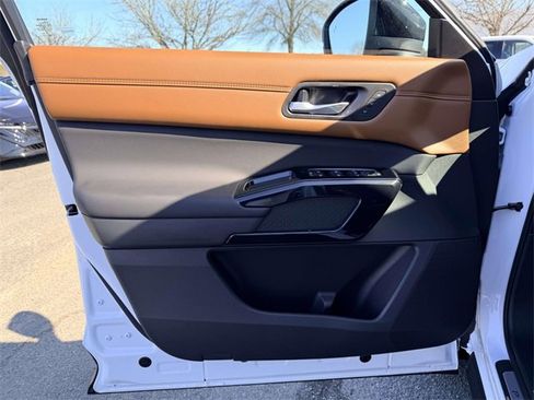 New 2026 Nissan Pathfinder Platinum image 14