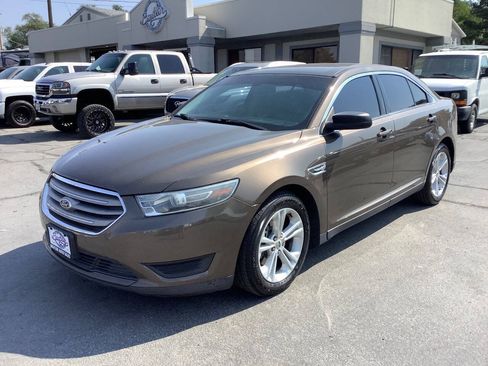 Used 2016 Ford Taurus SE FWD image 2