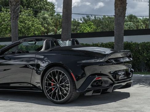 Used 2022 Aston Martin V8 Vantage Roadster RWD image 5