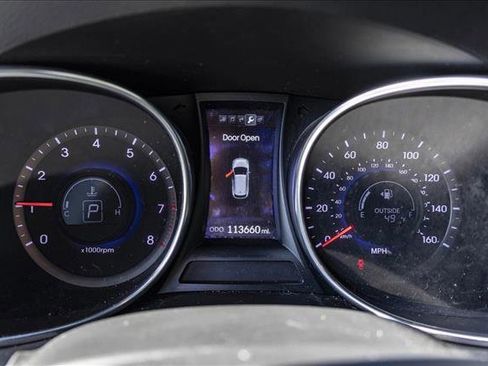 Used 2014 Hyundai Santa Fe GLS image 15