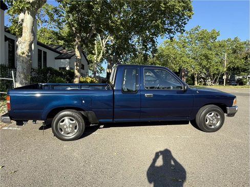 Used 1994 Toyota Pickup DX RWD image 6