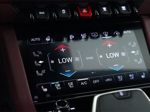 Used 2025 Lamborghini Urus SE image 58