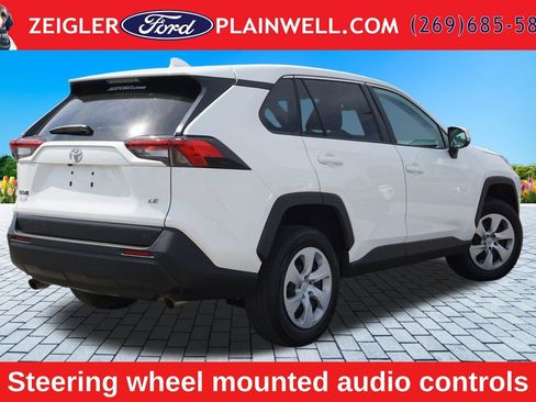 Used 2022 Toyota RAV4 LE FWD image 5