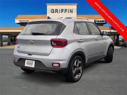 Used 2022 Hyundai Venue SEL w/ Cargo Package image 4