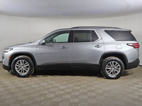 Used 2023 Chevrolet Traverse LT w/ Rear Camera Mirror Package image 19