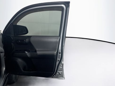 Used 2022 Toyota Tacoma SR w/ SR Convenience Package image 31