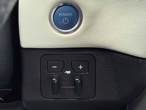 Used 2023 Toyota Sequoia Capstone AWD/4WD image 38