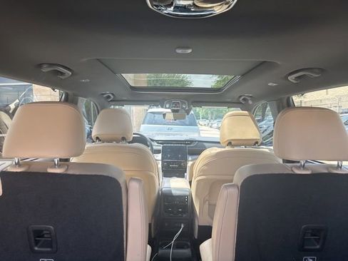 Used 2023 Jeep Grand Cherokee L Limited w/ Luxury Tech Group II image 12