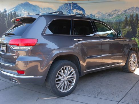 Used 2018 Jeep Grand Cherokee Summit w/ Skid Plate Group AWD/4WD image 6