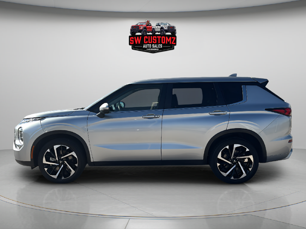 Used 2024 Mitsubishi Outlander AWD image 4
